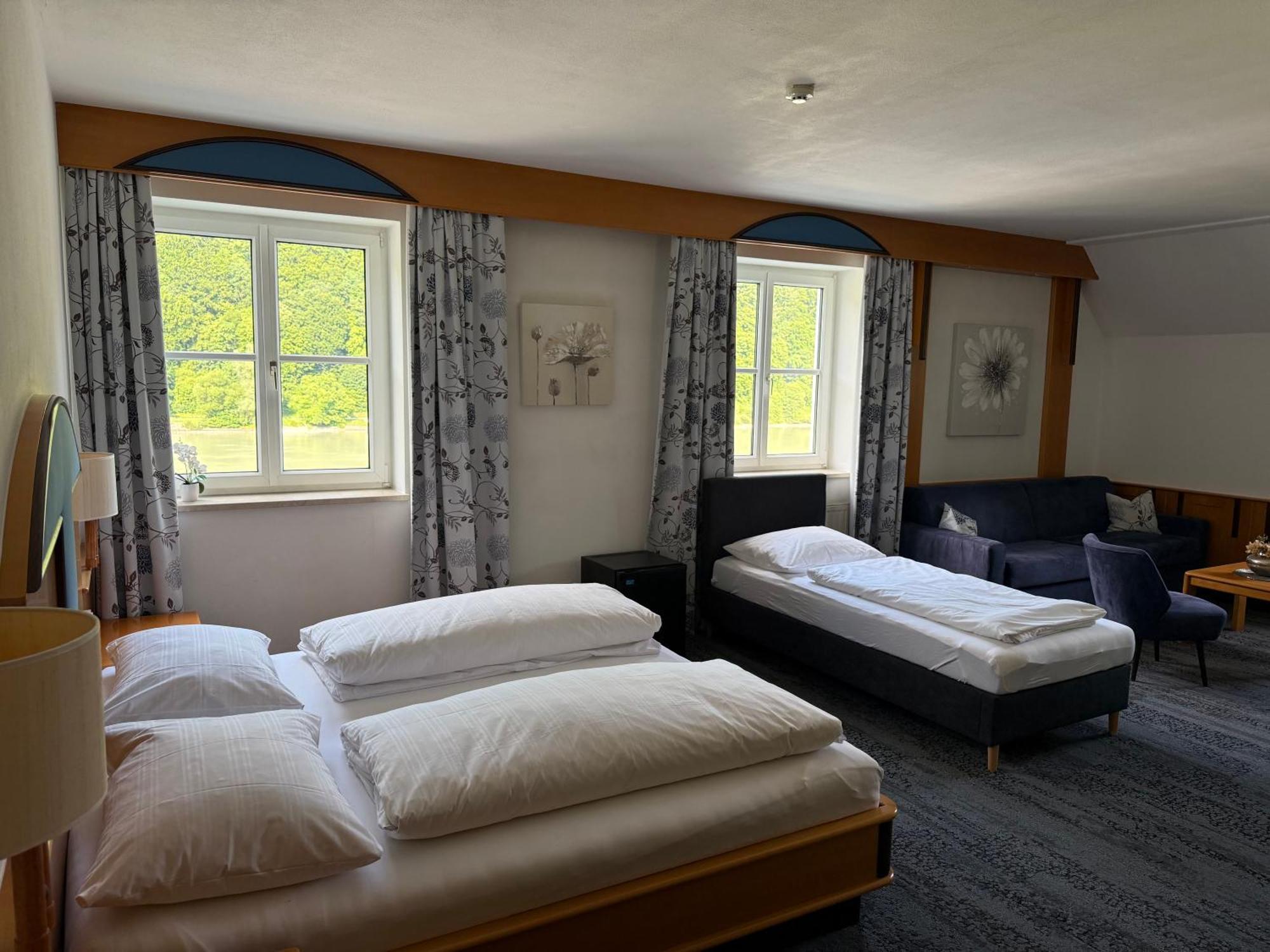 Goldenes Schiff 3*